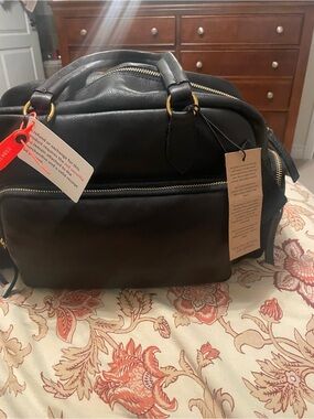 Classic Black Leather pocket bag !
